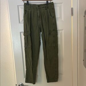 American Eagle Outfitters Green Straight Leg Pants Relaxed Fit